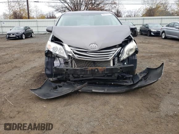 ✅ 2011 Toyota Sienna XLE • VIN: 5TDDK3DC7BS025818 • Лот: 92014065. Опубликован ранее на Copart с пробегом 138 638 миль. Бесплатный доступ к архиву аукционных продаж из США и подробный отчёт об истории автомобиля на DreamBid. Изображение 5.