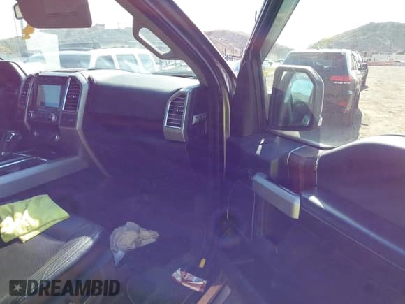 ✅ 2015 Ford F-150 XLT • VIN: 1FTEW1EG0FKE45156 • Lot: 43054531. Wystawiony na IAAI z przebiegiem 244 365 mil. Bezpłatny archiwum sprzedaży aukcyjnych z USA i szczegółowy raport historii pojazdu na DreamBid. Zdjęcie 5.