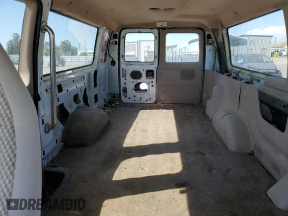 ✅ 1998 Ford Econoline Wagon XL • VIN: 1FBSS31LXWHA93170 • Lot: 52535235. Wystawiony na Copart z przebiegiem 110 847 mil. Bezpłatny archiwum sprzedaży aukcyjnych z USA i szczegółowy raport historii pojazdu na DreamBid. Zdjęcie 10.