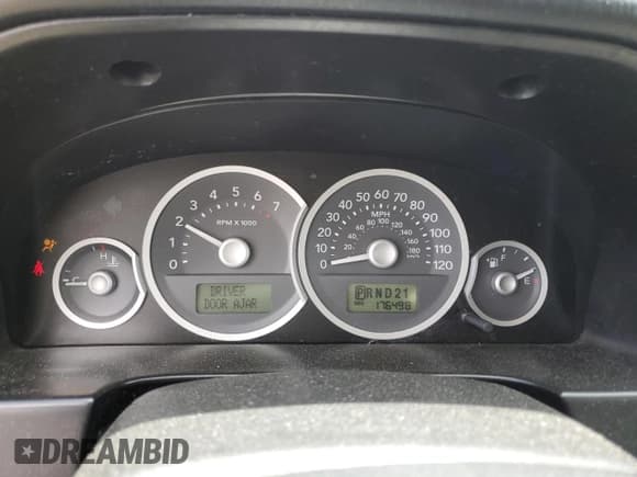 ✅ 2005 Mercury Mariner Luxury • VIN: 4M2CU57185DJ16120 • Лот: 61803024. Опубликован ранее на Copart с пробегом 176 498 миль. Бесплатный доступ к архиву аукционных продаж из США и подробный отчёт об истории автомобиля на DreamBid. Изображение 9.