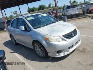 ✅ 2008 Suzuki SX4 Touring 2 • VIN: JS2YC417985100292 • Lot: 42401822. Wystawiony na IAAI z przebiegiem 133 701 mil. Bezpłatny archiwum sprzedaży aukcyjnych z USA i szczegółowy raport historii pojazdu na DreamBid. Zdjęcie 1.