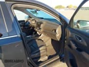 ✅ 2019 Chevrolet Traverse LT • VIN: 1GNEVHKW5KJ219001 • Lot: 43404036. Wystawiony na IAAI z przebiegiem 77 211 mil. Bezpłatny archiwum sprzedaży aukcyjnych z USA i szczegółowy raport historii pojazdu na DreamBid. Zdjęcie 5.