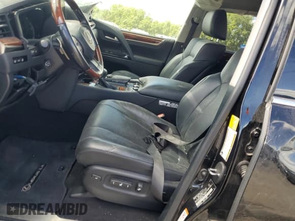 ✅ 2019 Lexus LX 570 • VIN: JTJHY7AXXK4311136 • Lot: 69672105. Listed on Copart with Not provided. Free auction sales archive from the USA and detailed vehicle history report at DreamBid. Image 7.