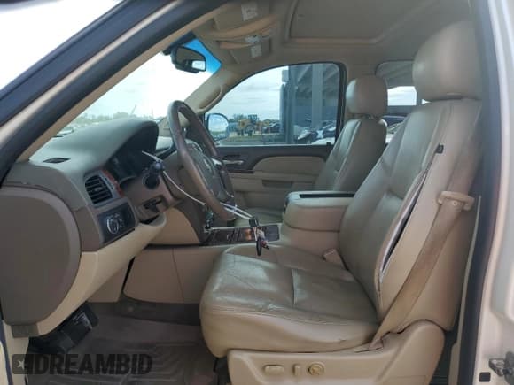 ✅ 2010 Chevrolet Suburban LTZ • VIN: 1GNUCKE03AR145230 • Lot: 80114884. Wystawiony na Copart z przebiegiem 289 420 mil. Bezpłatny archiwum sprzedaży aukcyjnych z USA i szczegółowy raport historii pojazdu na DreamBid. Zdjęcie 7.