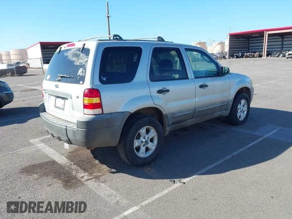 ✅ 2005 Ford Escape XLT • VIN: 1FMYU03155KB92714 • Лот: 43564037. Опубликован ранее на IAAI с пробегом 172 491 миль. Бесплатный доступ к архиву аукционных продаж из США и подробный отчёт об истории автомобиля на DreamBid. Изображение 4.