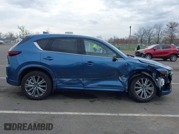 ✅ 2024 Mazda CX-5 Signature • VIN: JM3KFBXY2R0353455 • Lot: 41965921. Wystawiony na IAAI z przebiegiem 13 315 mil. Bezpłatny archiwum sprzedaży aukcyjnych z USA i szczegółowy raport historii pojazdu na DreamBid. Zdjęcie 13.