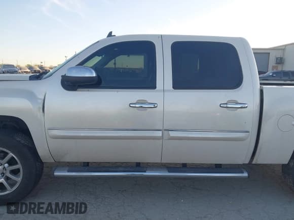 ✅ 2009 Chevrolet Silverado 1500 • VIN: 3GCEC33J49G171507 • Lot: 41811216. Wystawiony na IAAI z przebiegiem 277 573 mil. Bezpłatny archiwum sprzedaży aukcyjnych z USA i szczegółowy raport historii pojazdu na DreamBid. Zdjęcie 14.
