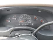 ✅ 2002 Ford Econoline Passenger XL • VIN: 1FMRE11L82HA83636 • Lot: 41718025. Wystawiony na IAAI z przebiegiem 153 581 mil. Bezpłatny archiwum sprzedaży aukcyjnych z USA i szczegółowy raport historii pojazdu na DreamBid. Zdjęcie 7.