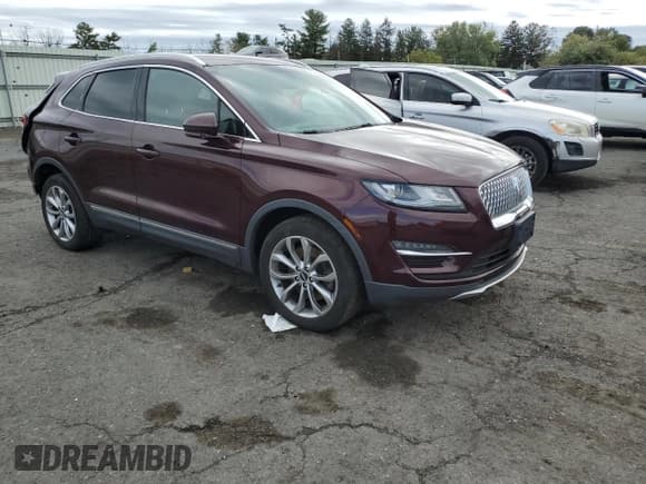 ✅ 2019 Lincoln MKC Select • VIN: 5LMCJ2D92KUL06278 • Lot: 82199585. Wystawiony na Copart z przebiegiem 62 297 mil. Bezpłatny archiwum sprzedaży aukcyjnych z USA i szczegółowy raport historii pojazdu na DreamBid. Zdjęcie 4.