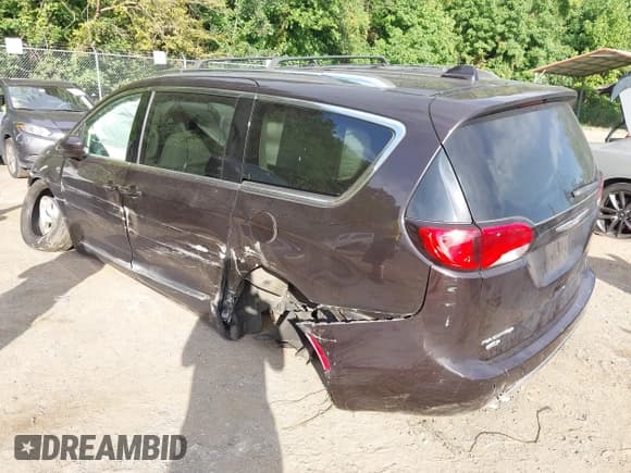✅ 2017 Chrysler Pacifica Touring L Plus • VIN: 2C4RC1EG0HR656176 • Лот: 43099528. Опубликован ранее на IAAI с пробегом 83 306 миль. Бесплатный доступ к архиву аукционных продаж из США и подробный отчёт об истории автомобиля на DreamBid. Изображение 3.