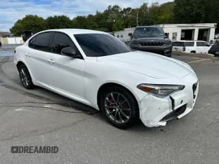 ✅ 2020 Alfa Romeo Giulia • VIN: ZARFANAN4L7632001 • Lot: 81412955. Wystawiony na Copart z przebiegiem 83 915 mil. Bezpłatny archiwum sprzedaży aukcyjnych z USA i szczegółowy raport historii pojazdu na DreamBid. Zdjęcie 4.