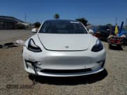 ✅ 2021 Tesla Model 3 Long Range • VIN: 5YJ3E1EB2MF015072 • Lot: 58063345. Wystawiony na Copart z przebiegiem 72 082 mil. Bezpłatny archiwum sprzedaży aukcyjnych z USA i szczegółowy raport historii pojazdu na DreamBid. Zdjęcie 5.