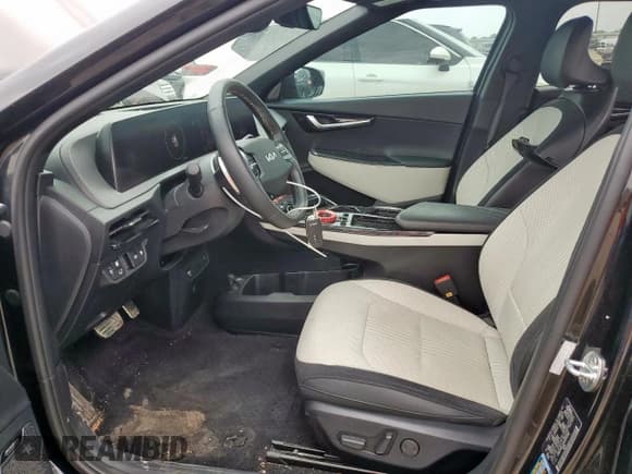 ✅ 2022 Kia EV6 GT-Line • VIN: KNDC4DLC2N5033588 • Лот: 56379425. Опубликован ранее на Copart с пробегом 37 757 миль. Бесплатный доступ к архиву аукционных продаж из США и подробный отчёт об истории автомобиля на DreamBid. Изображение 7.