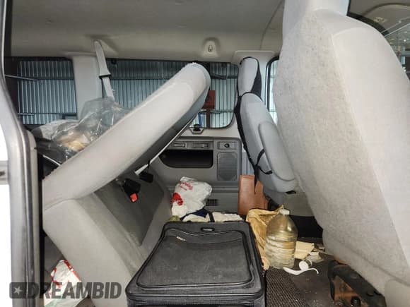 ✅ 2009 Ford Econoline Passenger XL • VIN: 1FBNE31L09DA68620 • Lot: 91488965. Wystawiony na Copart z przebiegiem 83 726 mil. Bezpłatny archiwum sprzedaży aukcyjnych z USA i szczegółowy raport historii pojazdu na DreamBid. Zdjęcie 11.