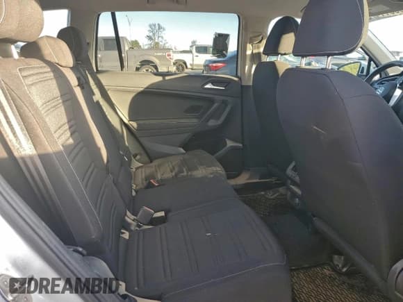 ✅ 2022 Volkswagen Tiguan S • VIN: 3VV0B7AX4NM070914 • Lot: 95511475. Wystawiony na Copart z przebiegiem Nie podano. Bezpłatny archiwum sprzedaży aukcyjnych z USA i szczegółowy raport historii pojazdu na DreamBid. Zdjęcie 11.