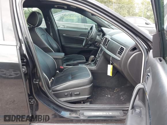 ✅ 2012 Lincoln MKZ • VIN: 3LNHL2JC2CR833961 • Lot: 42984860. Wystawiony na IAAI z przebiegiem 104 806 mil. Bezpłatny archiwum sprzedaży aukcyjnych z USA i szczegółowy raport historii pojazdu na DreamBid. Zdjęcie 5.