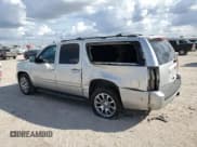✅ 2011 Chevrolet Suburban LS • VIN: 1GNSCHE08BR238949 • Lot: 74702004. Wystawiony na Copart z przebiegiem 147 451 mil. Bezpłatny archiwum sprzedaży aukcyjnych z USA i szczegółowy raport historii pojazdu na DreamBid. Zdjęcie 2.