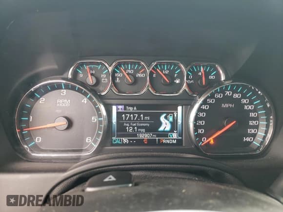 ✅ 2016 Chevrolet Suburban LT • VIN: 1GNSKHKC9GR310959 • Lot: 73182234. Wystawiony na Copart z przebiegiem 192 907 mil. Bezpłatny archiwum sprzedaży aukcyjnych z USA i szczegółowy raport historii pojazdu na DreamBid. Zdjęcie 9.