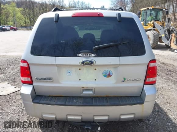 ✅ 2011 Ford Escape Hybrid • VIN: 1FMCU4K37BKC29245 • Lot: 42081077. Wystawiony na IAAI z przebiegiem 154 345 mil. Bezpłatny archiwum sprzedaży aukcyjnych z USA i szczegółowy raport historii pojazdu na DreamBid. Zdjęcie 17.