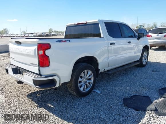 ✅ 2020 Chevrolet Silverado 1500 Custom • VIN: 1GCPYBEH4LZ110096 • Lot: 43433553. Wystawiony na IAAI z przebiegiem 129 363 mil. Bezpłatny archiwum sprzedaży aukcyjnych z USA i szczegółowy raport historii pojazdu na DreamBid. Zdjęcie 4.