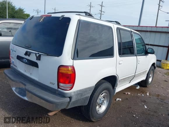 ✅ 1999 Ford Explorer XLT • VIN: 1FMZU32E9XZB70428 • Лот: 42697066. Опубликован ранее на IAAI с пробегом 183 745 миль. Бесплатный доступ к архиву аукционных продаж из США и подробный отчёт об истории автомобиля на DreamBid. Изображение 4.