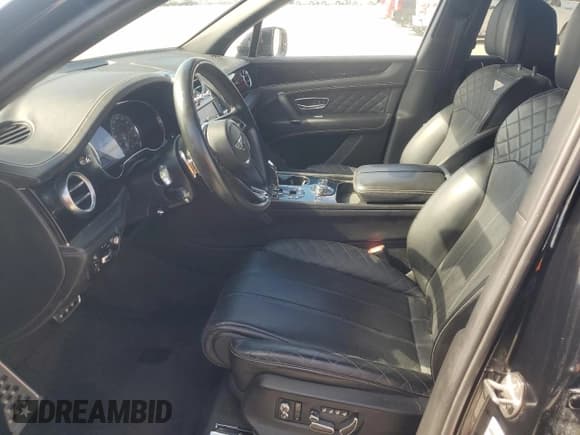 ✅ 2018 Bentley Bentayga Signature • VIN: SJAAC2ZV9JC018049 • Lot: 74990894. Listed on Copart with 28,749 mi. Free auction sales archive from the USA and detailed vehicle history report at DreamBid. Image 7.