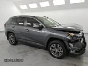 ✅ 2023 Toyota RAV4 Hybrid XLE Premium • VIN: JTMB6RFV9PD085163 • Лот: 84563665. Опубликован ранее на Copart с пробегом 115 711 миль. Бесплатный доступ к архиву аукционных продаж из США и подробный отчёт об истории автомобиля на DreamBid. Изображение 4.