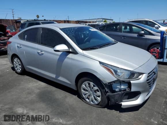 2019 Hyundai Accent SE z VIN 3KPC24A38KE059914, wystawiony jako Copart lot #64839653 z przebiegiem 46 119 mil mil oraz . Historia ofert i sprzedaży dostępna na DreamBid. Obrazek 4.