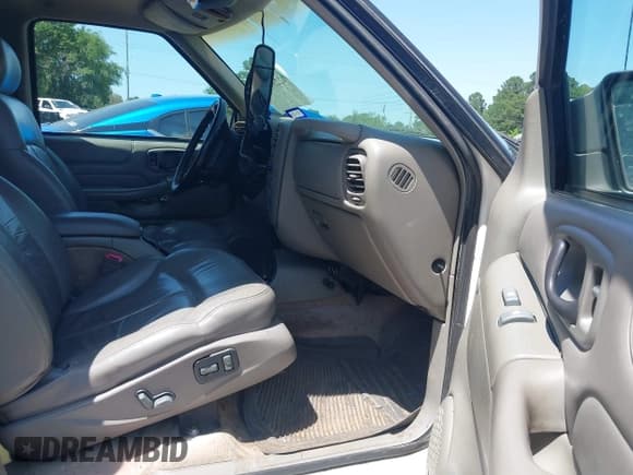 ✅ 1999 Chevrolet Blazer LS • VIN: 1GNCS13W8X2164714 • Лот: 42239549. Опубликован ранее на IAAI с пробегом 233 439 миль. Бесплатный доступ к архиву аукционных продаж из США и подробный отчёт об истории автомобиля на DreamBid. Изображение 5.