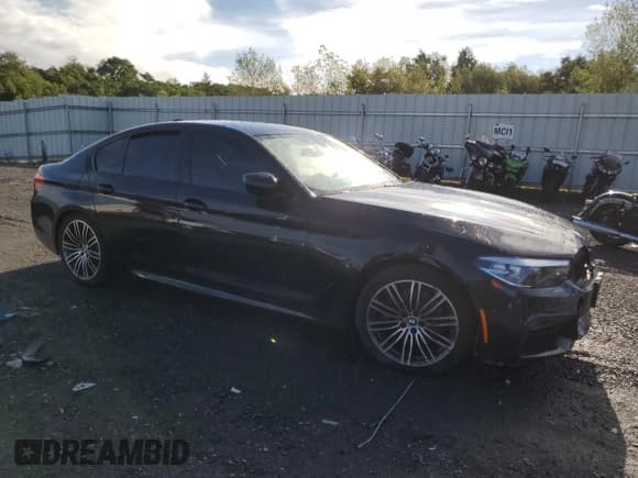 ✅ 2019 BMW 5 Series 540i xDrive • VIN: WBAJE7C5XKG892657 • Lot: 69353515. Wystawiony na Copart z przebiegiem Nie podano. Bezpłatny archiwum sprzedaży aukcyjnych z USA i szczegółowy raport historii pojazdu na DreamBid. Zdjęcie 4.