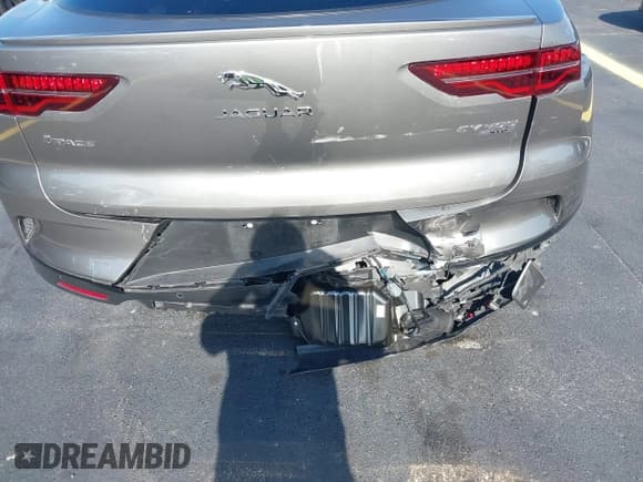 ✅ 2020 Jaguar I-Pace HSE • VIN: SADHD2S13L1F84022 • Lot: 42212391. Wystawiony na IAAI z przebiegiem 18 018 mil. Bezpłatny archiwum sprzedaży aukcyjnych z USA i szczegółowy raport historii pojazdu na DreamBid. Zdjęcie 6.