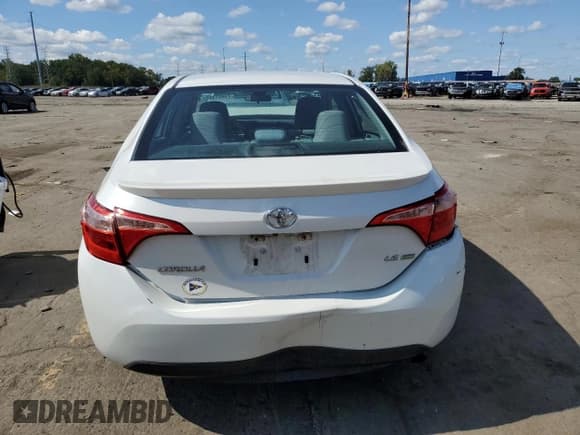 ✅ 2017 Toyota Corolla LE Eco • VIN: 5YFBPRHE9HP582450 • Lot: 71897175. Wystawiony na Copart z przebiegiem 80 568 mil. Bezpłatny archiwum sprzedaży aukcyjnych z USA i szczegółowy raport historii pojazdu na DreamBid. Zdjęcie 6.