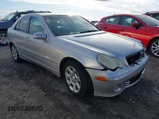 ✅ 2005 Mercedes-Benz C 320 • VIN: WDBRF64JX5F565631 • Lot: 41416724. Wystawiony na IAAI z przebiegiem 154 981 mil. Bezpłatny archiwum sprzedaży aukcyjnych z USA i szczegółowy raport historii pojazdu na DreamBid. Zdjęcie 1.
