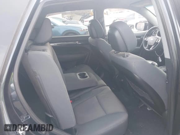 ✅ 2013 Kia Sorento LX • VIN: 5XYKT3A67DG393788 • Lot: 43655319. Listed on IAAI with 256,719 mi. Free auction sales archive from the USA and detailed vehicle history report at DreamBid. Image 8.