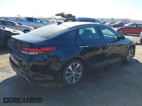 ✅ 2017 Kia Optima SX • VIN: 5XXGW4L2XHG145607 • Lot: 41681089. Wystawiony na IAAI z przebiegiem 130 972 mil. Bezpłatny archiwum sprzedaży aukcyjnych z USA i szczegółowy raport historii pojazdu na DreamBid. Zdjęcie 4.