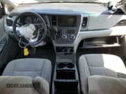 ✅ 2015 Toyota Sienna LE AAS • VIN: 5TDKK3DC7FS684365 • Lot: 65814185. Wystawiony na Copart z przebiegiem 191 948 mil. Bezpłatny archiwum sprzedaży aukcyjnych z USA i szczegółowy raport historii pojazdu na DreamBid. Zdjęcie 8.