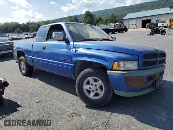 ✅ 1997 Dodge 1500 • VIN: 3B7HC13Y8VG833002 • Лот: 68732575. Размещён на Copart с пробегом 306 221 миль миль. Получите бесплатный доступ к архиву аукционных продаж из США и посмотрите подробный отчёт об истории автомобиля на DreamBid. Изображение 4.