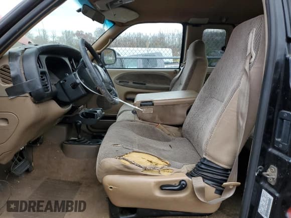 ✅ 2001 Dodge 2500 • VIN: 3B7KF23Z91G819745 • Lot: 92161415. Wystawiony na Copart z przebiegiem 188 021 mil. Bezpłatny archiwum sprzedaży aukcyjnych z USA i szczegółowy raport historii pojazdu na DreamBid. Zdjęcie 7.