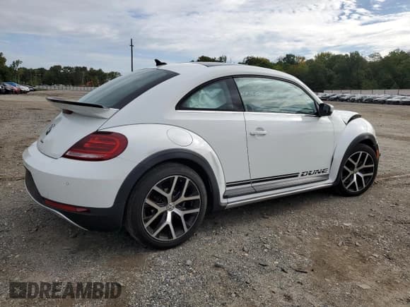 ✅ 2018 Volkswagen Beetle Dune • VIN: 3VWSD7AT1JM706856 • Lot: 71675824. Wystawiony na Copart z przebiegiem 119 451 mil. Bezpłatny archiwum sprzedaży aukcyjnych z USA i szczegółowy raport historii pojazdu na DreamBid. Zdjęcie 3.