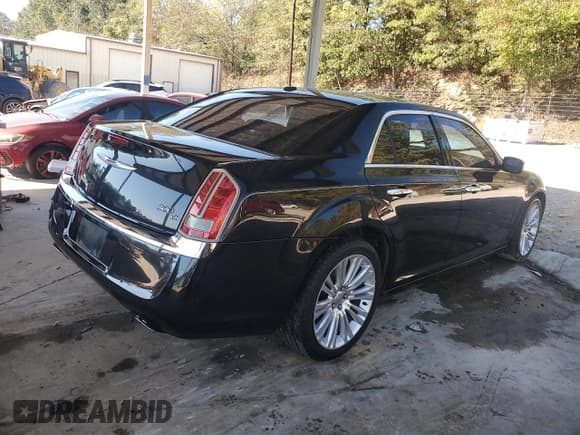 ✅ 2011 Chrysler 300 C • VIN: 2C3CA6CT1BH524537 • Lot: 82294285. Listed on Copart with 148,761 mi. Free auction sales archive from the USA and detailed vehicle history report at DreamBid. Image 3.