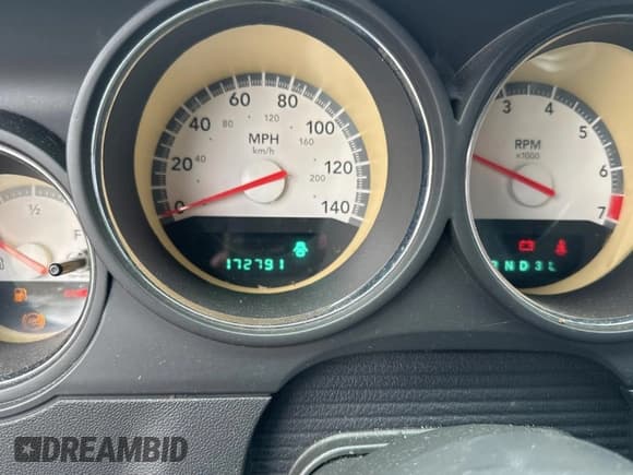 ✅ 2009 Dodge Challenger SE • VIN: 2B3LJ44V89H577103 • Lot: 42420725. Wystawiony na Copart z przebiegiem 172 791 mil. Bezpłatny archiwum sprzedaży aukcyjnych z USA i szczegółowy raport historii pojazdu na DreamBid. Zdjęcie 8.