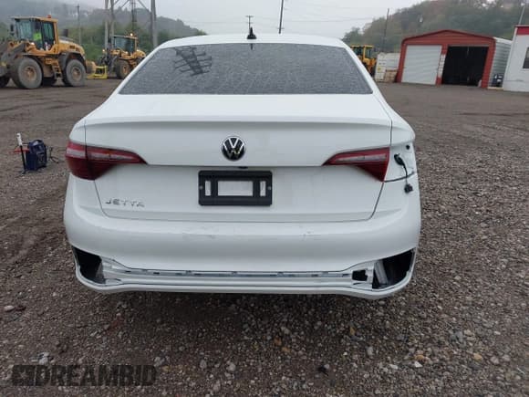✅ 2024 Volkswagen Jetta Sport • VIN: 3VWBM7BU6RM085150 • Лот: 43285753. Опубликован ранее на IAAI с пробегом 2 638 миль. Бесплатный доступ к архиву аукционных продаж из США и подробный отчёт об истории автомобиля на DreamBid. Изображение 6.
