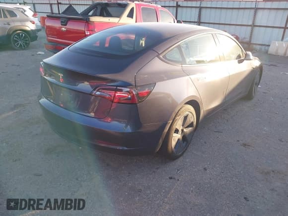 ✅ 2021 Tesla Model 3 Standard Range Plus • VIN: 5YJ3E1EA5MF985635 • Lot: 43575207. Wystawiony na IAAI z przebiegiem 63 336 mil. Bezpłatny archiwum sprzedaży aukcyjnych z USA i szczegółowy raport historii pojazdu na DreamBid. Zdjęcie 4.