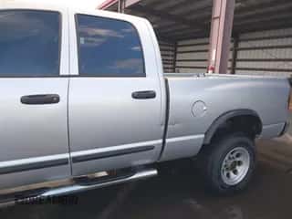 2005 Dodge 3500 SLT z VIN 3D7LS38C15G791333, wystawiony jako IAAI lot #40892553 z przebiegiem 188 933 mil mil oraz . Historia ofert i sprzedaży dostępna na DreamBid. Obrazek 6.