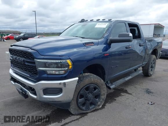 ✅ 2022 Ram 2500 Tradesman • VIN: 3C6UR5CJ5NG131668 • Lot: 42127596. Wystawiony na IAAI z przebiegiem 44 015 mil. Bezpłatny archiwum sprzedaży aukcyjnych z USA i szczegółowy raport historii pojazdu na DreamBid. Zdjęcie 17.