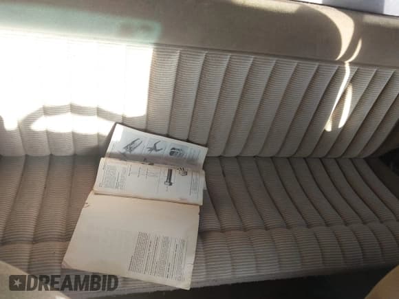 ✅ 1994 Chevrolet Silverado 1500 • VIN: 2GCEK19K0R1178664 • Lot: 43667387. Wystawiony na IAAI z przebiegiem 235 761 mil. Bezpłatny archiwum sprzedaży aukcyjnych z USA i szczegółowy raport historii pojazdu na DreamBid. Zdjęcie 8.