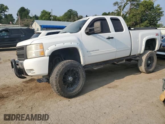 ✅ 2011 Chevrolet Silverado 1500 LT • VIN: 1GCRKSE31BZ218902 • Lot: 64566934. Listed on Copart with 193,797 mi. Free auction sales archive from the USA and detailed vehicle history report at DreamBid. Image 1.