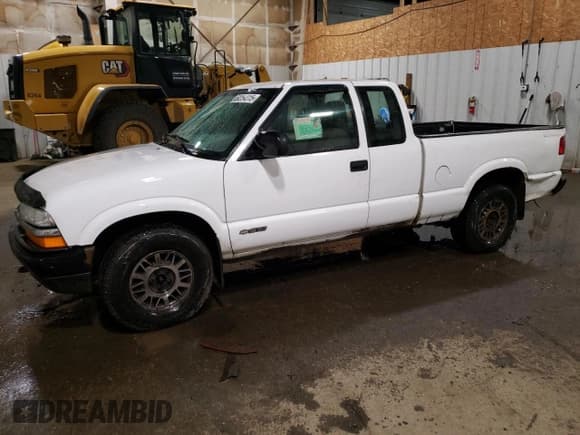 ✅ 2002 Chevrolet S-10 LS • VIN: 1GCDT19W728139780 • Лот: 50254315. Опубликован ранее на Copart с пробегом 119 625 миль. Бесплатный доступ к архиву аукционных продаж из США и подробный отчёт об истории автомобиля на DreamBid. Изображение 1.