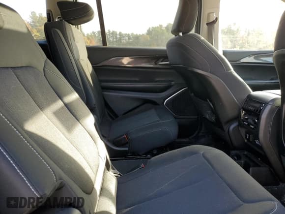 ✅ 2022 Jeep Grand Cherokee Laredo • VIN: 1C4RJKAG0N8623705 • Lot: 90121565. Wystawiony na Copart z przebiegiem 40 108 mil. Bezpłatny archiwum sprzedaży aukcyjnych z USA i szczegółowy raport historii pojazdu na DreamBid. Zdjęcie 11.