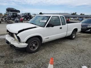 ✅ 2000 Chevrolet S-10 LS • VIN: 1GCCS19W5Y8314888 • Лот: 82400525. Опубликован ранее на Copart с пробегом 395 702 миль. Бесплатный доступ к архиву аукционных продаж из США и подробный отчёт об истории автомобиля на DreamBid. Изображение 1.